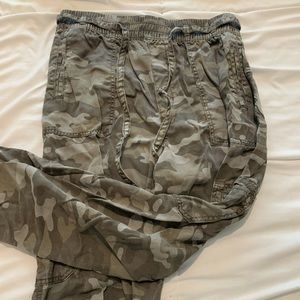 American Eagle Outfitters Pants & Jumpsuits - American Eagle Camo Joggers American Eagle Outfitters Pants & Jumpsuits - American Eagle Camo Joggers